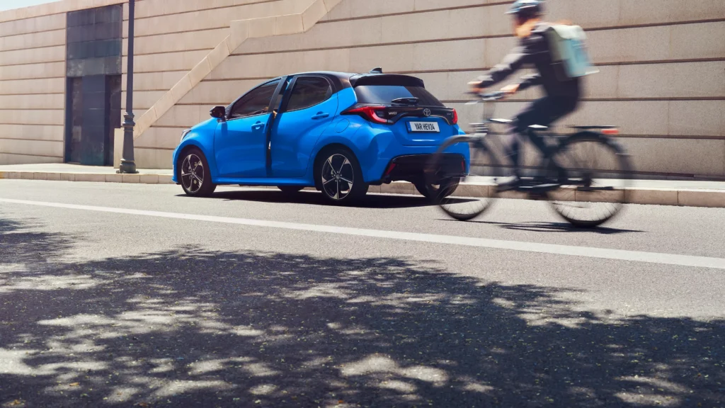 Toyota Yaris: Innovación y Eficiencia en un Compacto de Alto Rendimiento