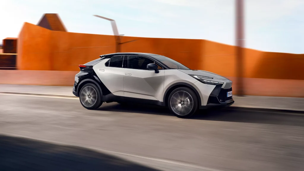 Nuevo Toyota C-HR 2024: Diseño Futurista y Tecnología Híbrida para la Nueva Generación